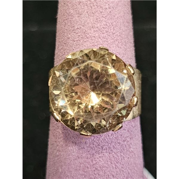 14KT GOLD RING WITH ROUND CUT GEMSTONE: SIZE 7.25/COULD BE TOPAZ