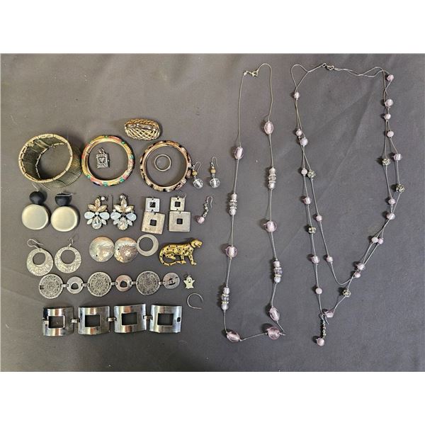ASSTD. FASHION JEWELRY: BRACELETS, EARRINGS, NECKLACE & MORE