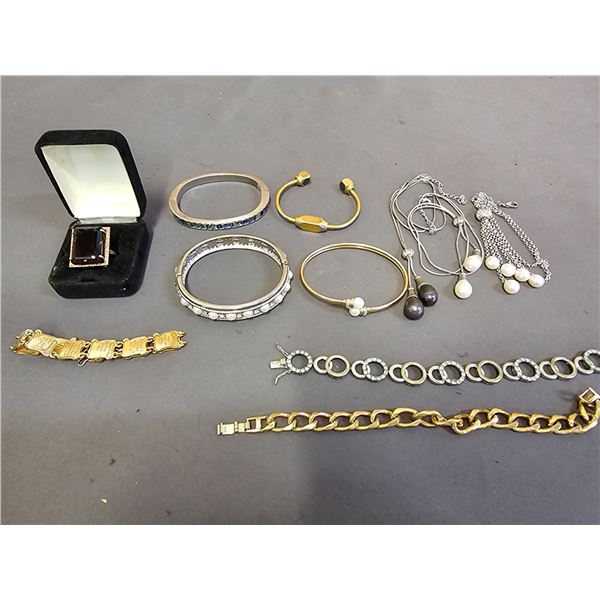 ASSORTED FASHION JEWELRY IN BLUE TIFFANY BOX
