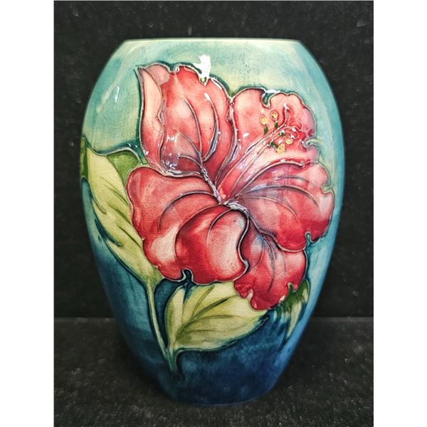 VINTAGE MOORCROFT POTTERY HIBISCUS PATTERN VASE