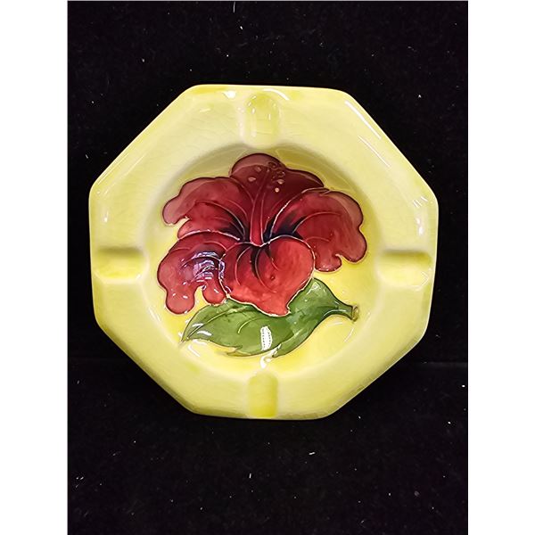 VINTAGE YELLOW MOORCROFT POTTERY MAGNOLIA PATTERN ASHTRAY