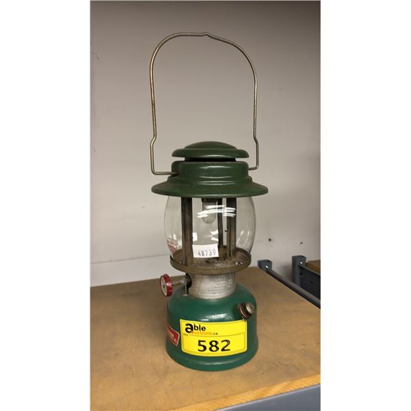 VINTAGE COLEMAN MODEL 639 KEROSENE LANTERN