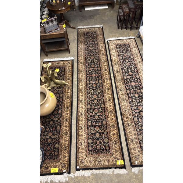 ASIAN DESIGN WOOL CARPET RUNNER: APPROX. 144" X 29.5"