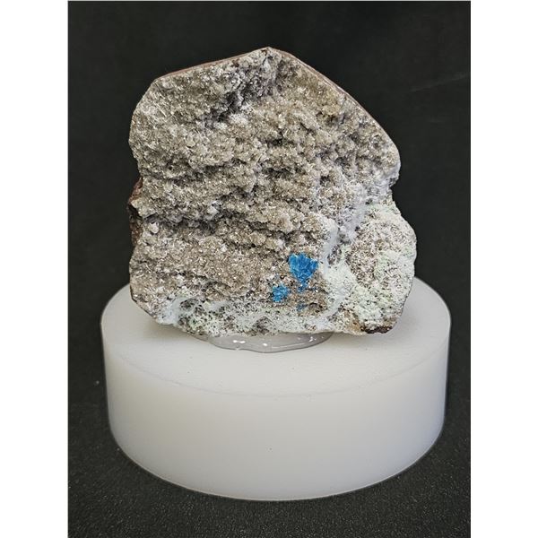 CAVANSITE SPECIMEN ON ROUND PEDESTAL