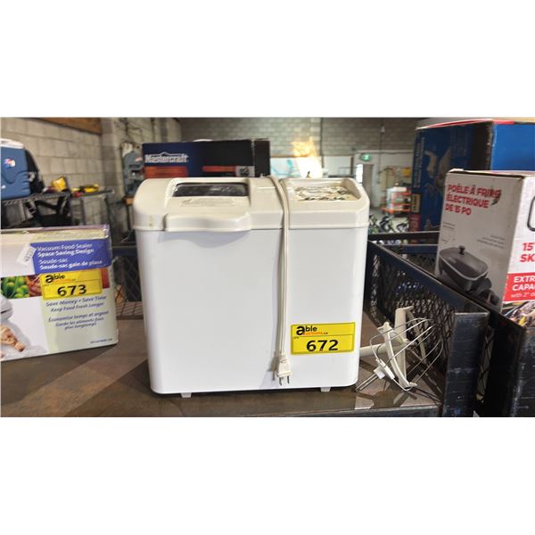 WEST BEND HOMESTYLE AUTOMATIC BREAD & DOUGH MAKER