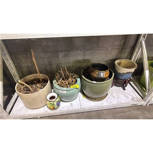 SHELF OF ASSORTED PLANTER POTS & 1 PLANTER POT STAND