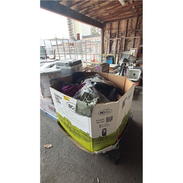 PALLET OF ASSORTED CLOTHING