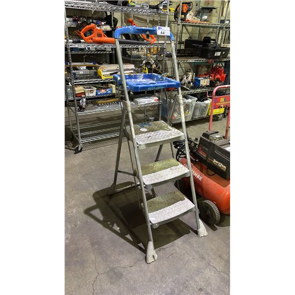 COSCO 4' FOLDING STEPSTOOL