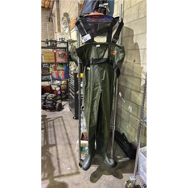 BUSHLINE SIZE 9 CHEST WADERS
