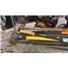 Image 3 : (2) LONG HANDLED MALLETS & (2) 4-CLAW WEEDING TOOLS