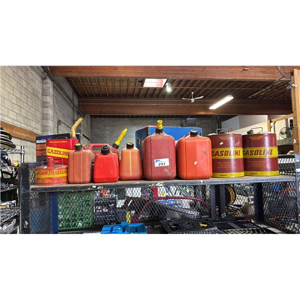 SHELF OF PLASTIC JERRY CANS & VINTAGE METAL GAS CANS