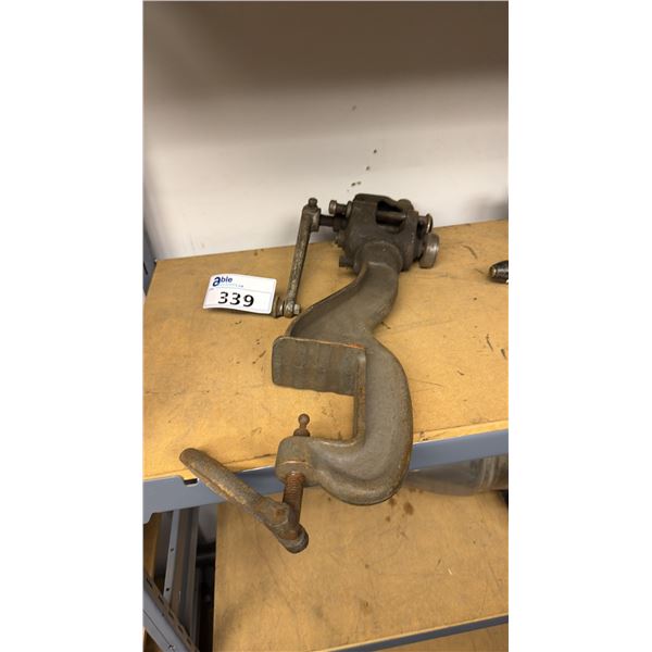 VINTAGE HAND CRANK SHEET METAL BEAD ROLLER CRIMPER