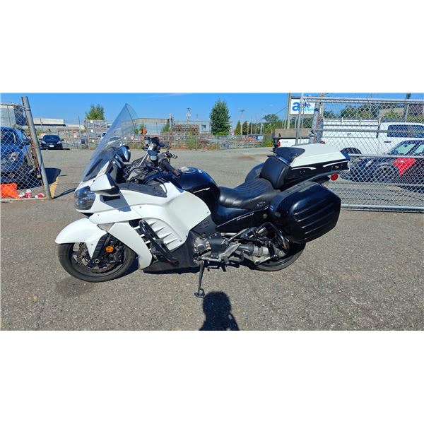 2012 KAWASAKI CONCOURS 14, MOTORCYCLE, WHITE & BLACK, VIN JKBZGNC10CA016983,