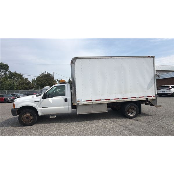 2000 FORD F-550, XL SUPER DUTY, 2DR BOX TRUCK, WHITE, VIN 1FDAF56F5YEC13452,