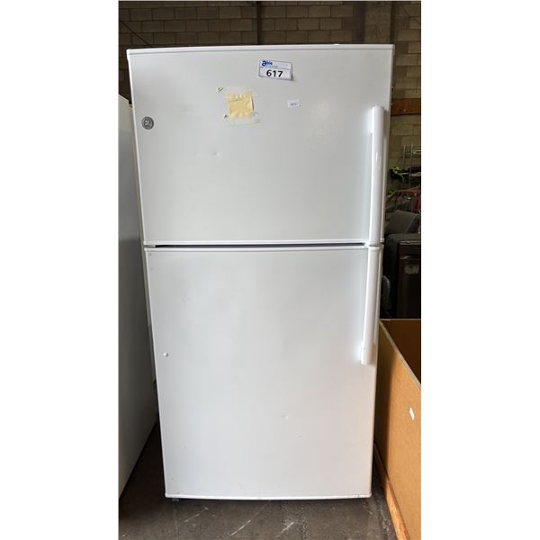 GE 33' WIDE SWING DOOR FRIDGE WITH TOP FREEZER