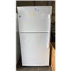Image 1 : GE 33' WIDE SWING DOOR FRIDGE WITH TOP FREEZER