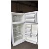 Image 2 : KENMORE 30" WIDE SWING DOOR FRIDGE WITH TOP FREEZER