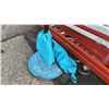 Image 4 : BLUE PATIO UMBRELLA WITH STAND