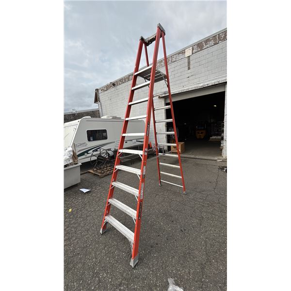 LOUISVILLE 16' FIBERGLASS FOLDING LADDER