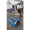 Image 3 : BLUE PALLET JACK