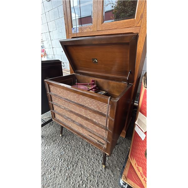 VINTAGE MCM RCA VICTROLA TURNTABLE CABINET