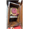 Image 2 : VINTAGE MCM RCA VICTROLA TURNTABLE CABINET
