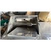 Image 2 : SWISS GRILL GAS POWERED ROTISSERIE WITH SIDE GRILL