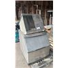Image 1 : MANITOWOC S400 COMMERCIAL ICE STORAGE BIN