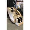 Image 2 : HIGH END ZERO GRAVITY MASSAGE CHAIR WITH TOUCH SCREEN CONTROLS, HEATING, MULTI MASSAGE MODES,