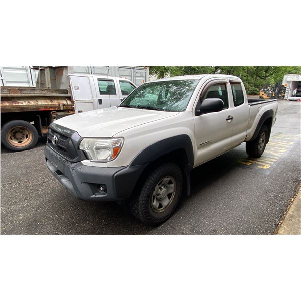2014 TOYOTA TACOMA, 2DR EXT CAB PICKUP, WHITE, VIN 5TFUX4EN6EX024181,