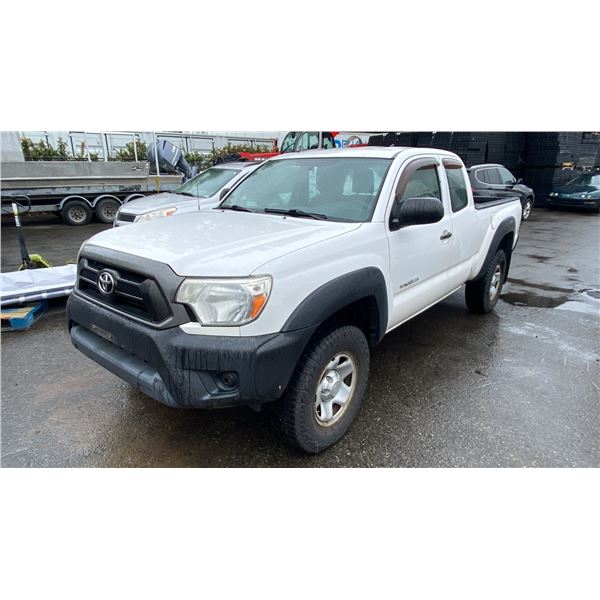 2014 TOYOTA TACOMA, 2DR EXT CAB PICKUP, WHITE, VIN 5TFUX4EN2EX024274,