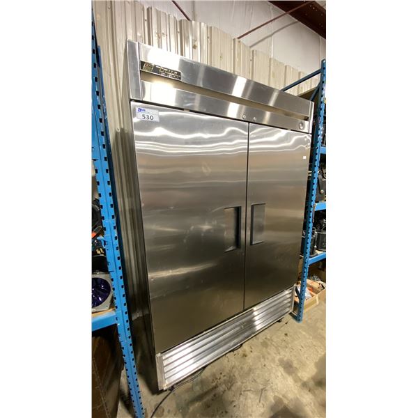 TRUE T-49 STAINLESS STEEL COMMERCIAL 2 DOOR MOBILE ELECTRIC REACH-IN COOLER WITH RACKS