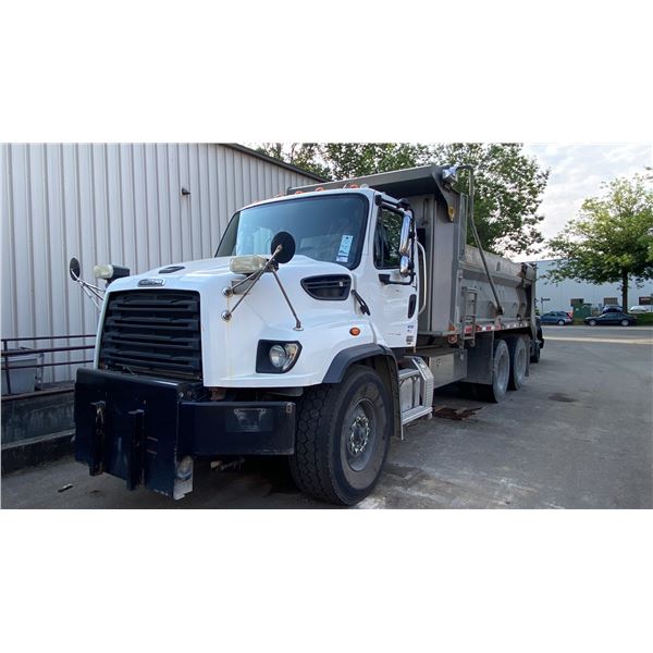 2013 FREIGHTLINER 114SD, 2DR DUMP TRUCK, WHITE, VIN 1FVHG3DV2DHFE3771,