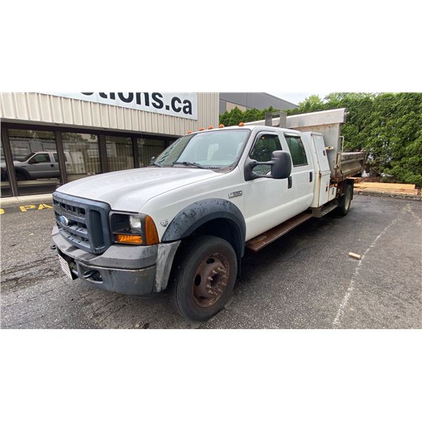 2006 FORD F550 XL SUPERDUTY, 2DR DUMP TRUCK, WHITE, VIN 1FDAW56Y76EC51330,