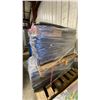 Image 4 : 2 SMALL PALLETS OF ASSORTED COMMERCIAL CARPET TILES