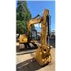 Image 4 : MIDSIZE YELLOW EXCAVATOR  VIN- N/A, HOURS UNKNOWN, DIESEL (D), HAS KEYS,