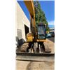 Image 5 : MIDSIZE YELLOW EXCAVATOR  VIN- N/A, HOURS UNKNOWN, DIESEL (D), HAS KEYS,