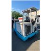 Image 2 : 1999 TENNANT 6500 SWEEPER, BLUE/WHITE, VIN 6500-5686,