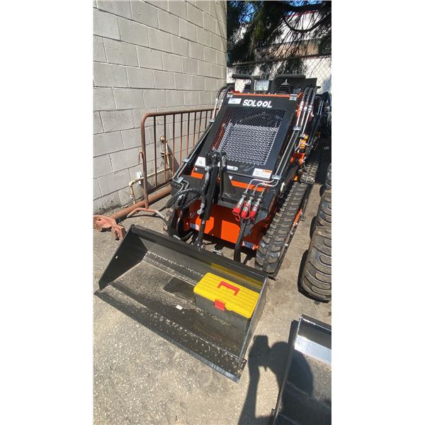 SDLOOL SL36C ORANGE STAND ON GAS POWERED MINI SKID STEER LOADER WITH TRACKS, 13.5 HP, 420CC ENGINE,