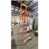 Image 2 : WERNER PODIUM MAX 6' ORANGE CARBON FIBER INDUSTRIAL PLATFORM LADDER