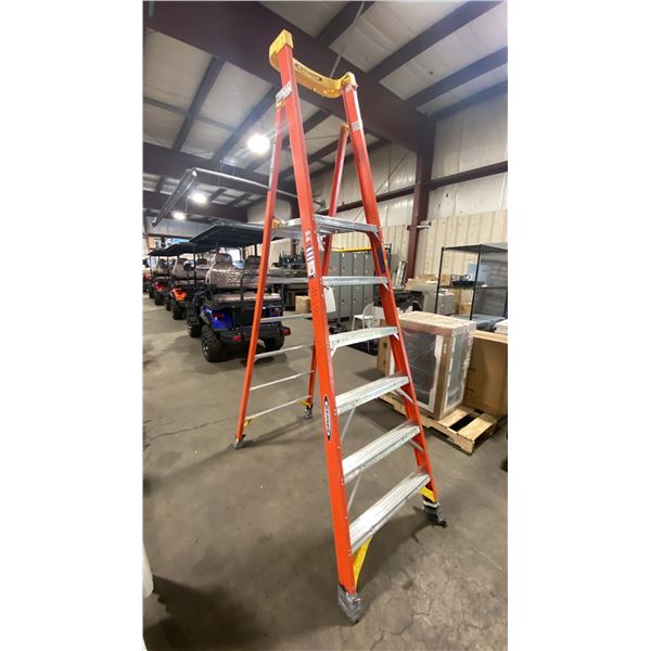 WERNER PODIUM MAX 6' ORANGE CARBON FIBER INDUSTRIAL PLATFORM LADDER