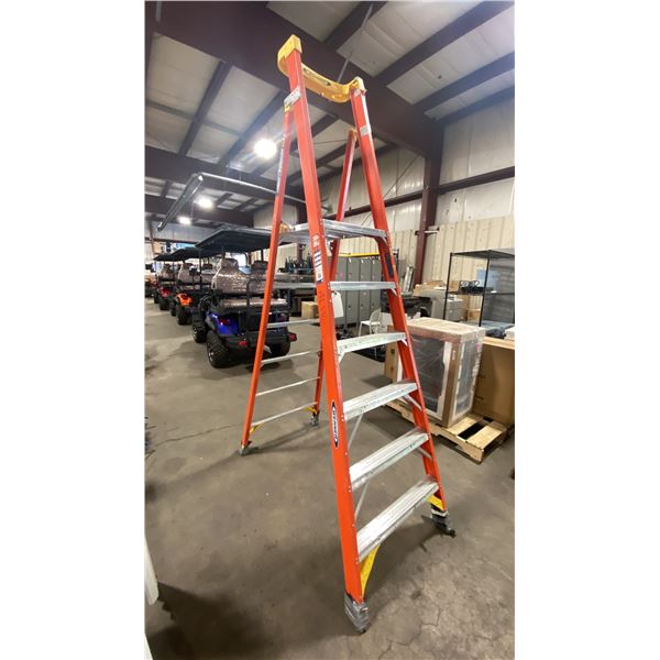 WERNER PODIUM MAX 6' ORANGE CARBON FIBER INDUSTRIAL PLATFORM LADDER