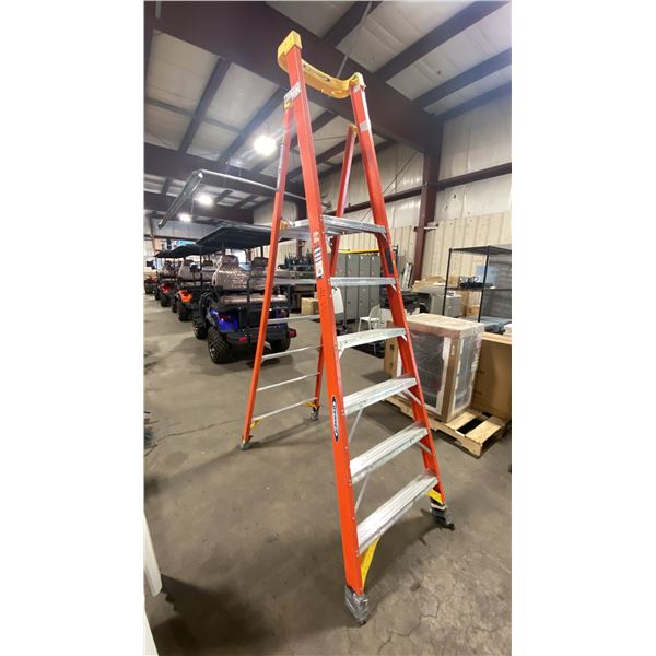 WERNER PODIUM 4' ORANGE CARBON FIBER INDUSTRIAL PLATFORM LADDER