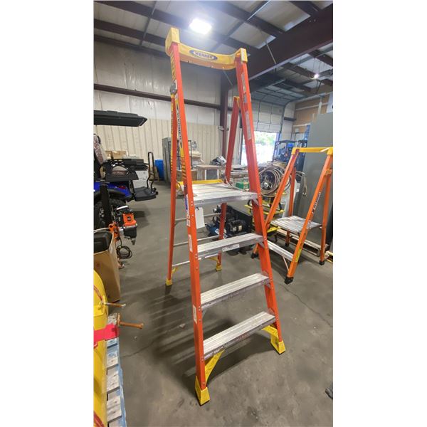 WERNER PODIUM 4' ORANGE CARBON FIBER INDUSTRIAL PLATFORM LADDER