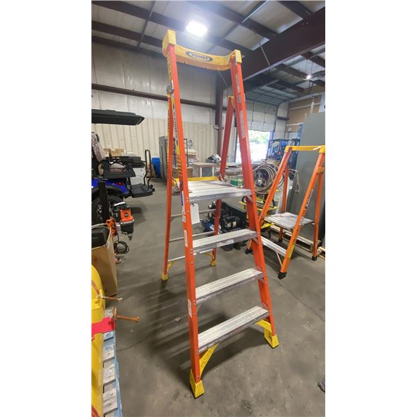 WERNER PODIUM 4' ORANGE CARBON FIBER INDUSTRIAL PLATFORM LADDER