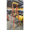 Image 2 : WERNER PODIUM 4' ORANGE CARBON FIBER INDUSTRIAL PLATFORM LADDER