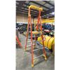 Image 2 : WERNER PODIUM 4' ORANGE CARBON FIBER INDUSTRIAL PLATFORM LADDER