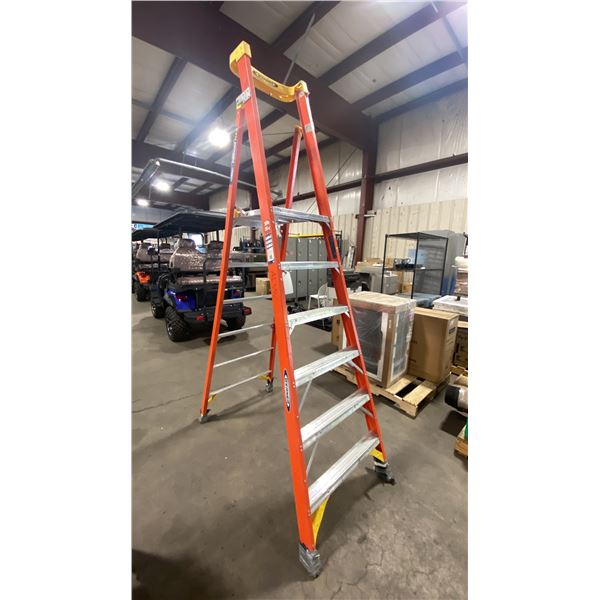 WERNER PODIUM MAX 6' ORANGE CARBON FIBER INDUSTRIAL PLATFORM LADDER