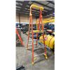 Image 2 : WERNER PODIUM 4' ORANGE CARBON FIBER INDUSTRIAL PLATFORM LADDER
