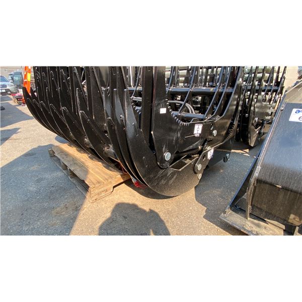 GIYI CLG72, 72" HYDRAULIC SKID STEER CURVED LOG GRAPPLE ATTACHMENT